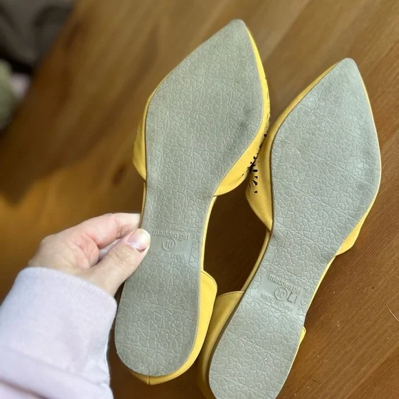 New Madden Girl Size 10 mustard, yellow pull on flats - Picture 4 of 6